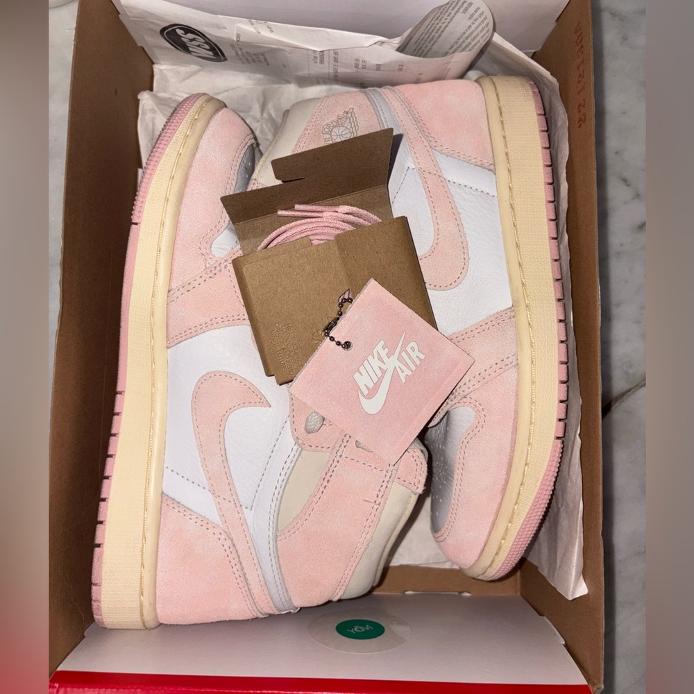 Jordan 1 Retro High OG pink